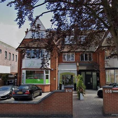 شقة Peaceful Studio-Flat With Driveway In Golders Green لندن المظهر الخارجي الصورة