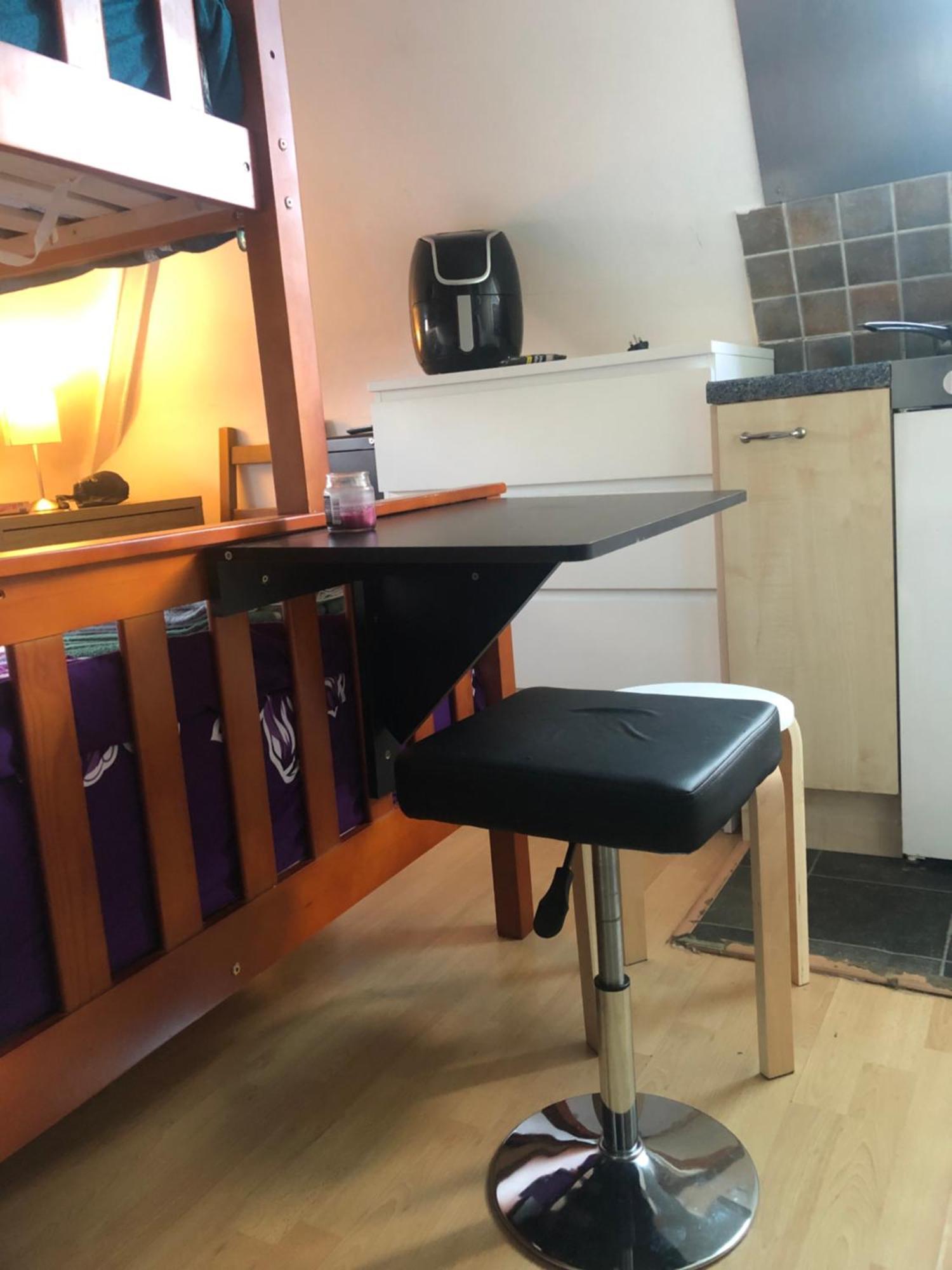 شقة Peaceful Studio-Flat With Driveway In Golders Green لندن المظهر الخارجي الصورة