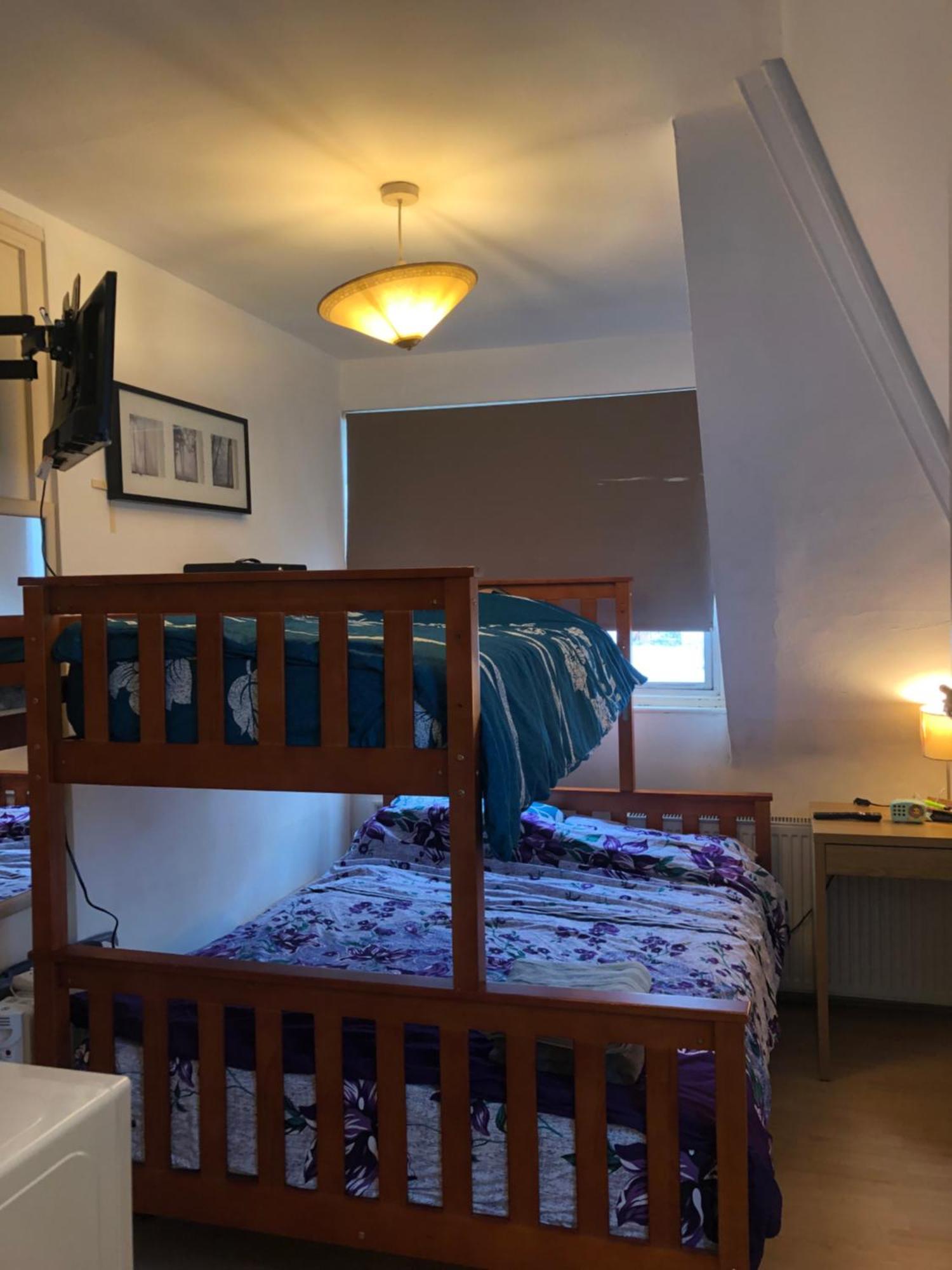 شقة Peaceful Studio-Flat With Driveway In Golders Green لندن المظهر الخارجي الصورة